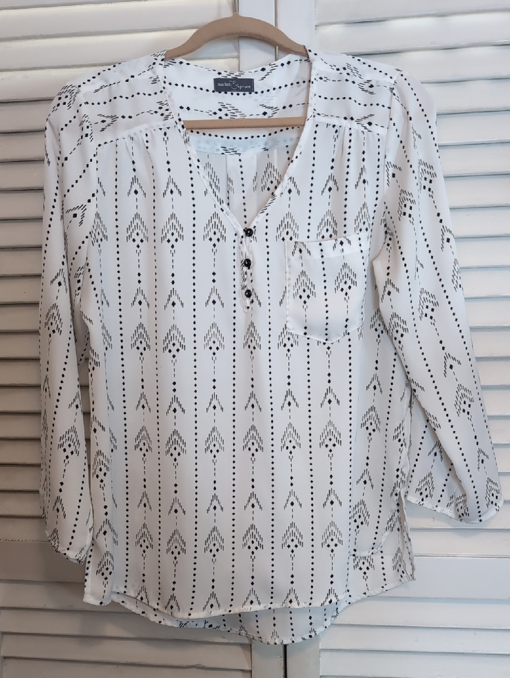 Market & Spruce White Blouse with Black Geometric Print